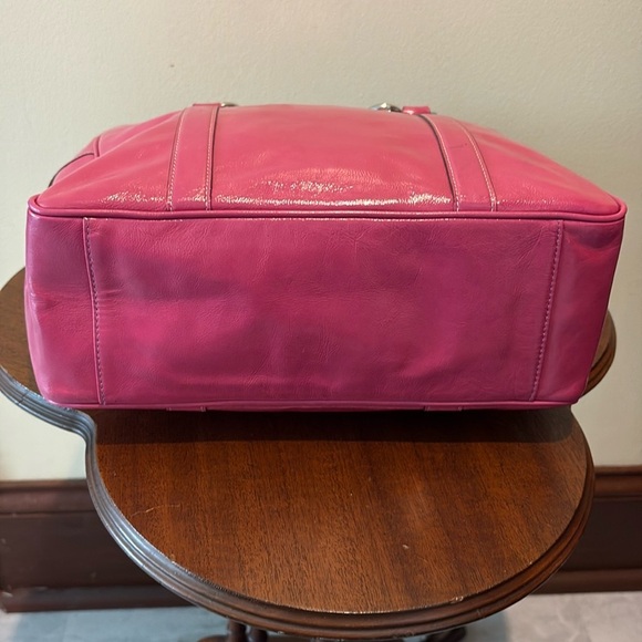 Coach Vintage Gallery Tote patent leather pink embossed logo side pockets EUC - Picture 11 of 17